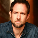 Chris Payne Gilbert (Travis Strout) de Bosch
